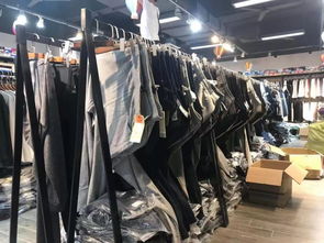 勁爆 鳳崗聯(lián)泰廠秋季服裝員工福利展廳大開(kāi)倉(cāng) 還有t恤免費(fèi)送