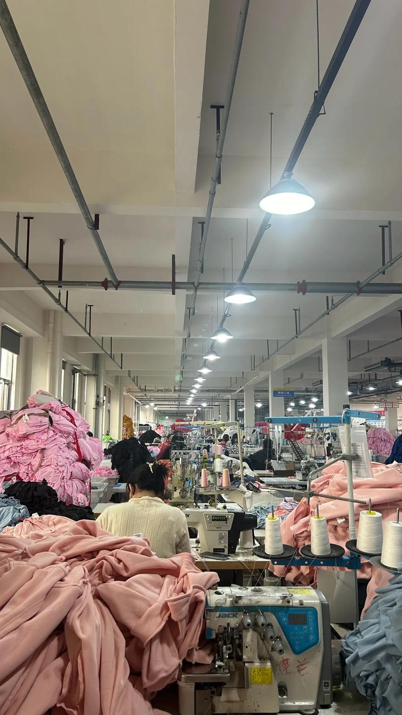 帶你走進(jìn)服裝廠 #生產(chǎn)車間忙碌的一天 不瞞你說(shuō),我想尋求