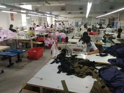 走進(jìn)企業(yè)，暖心回訪(fǎng)——記我校就業(yè)學(xué)生回訪(fǎng)紀(jì)實(shí)之服裝輔料銷(xiāo)售篇